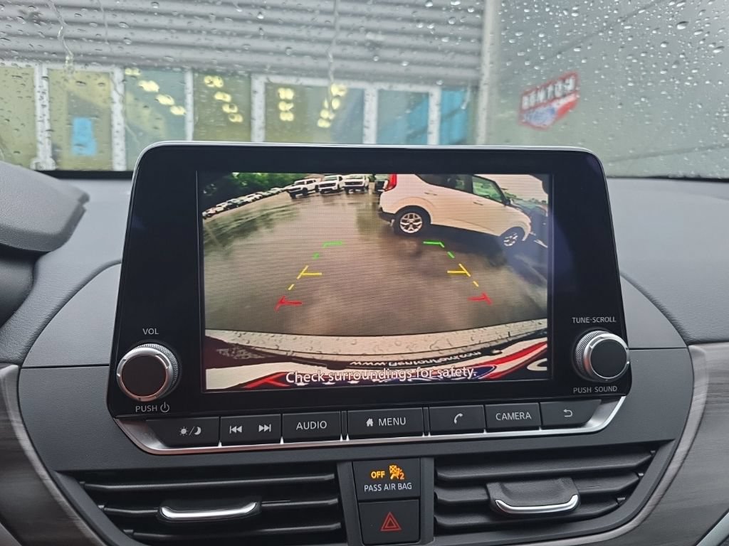 Used 2025 Nissan Altima 2.5 SV FWD image 19