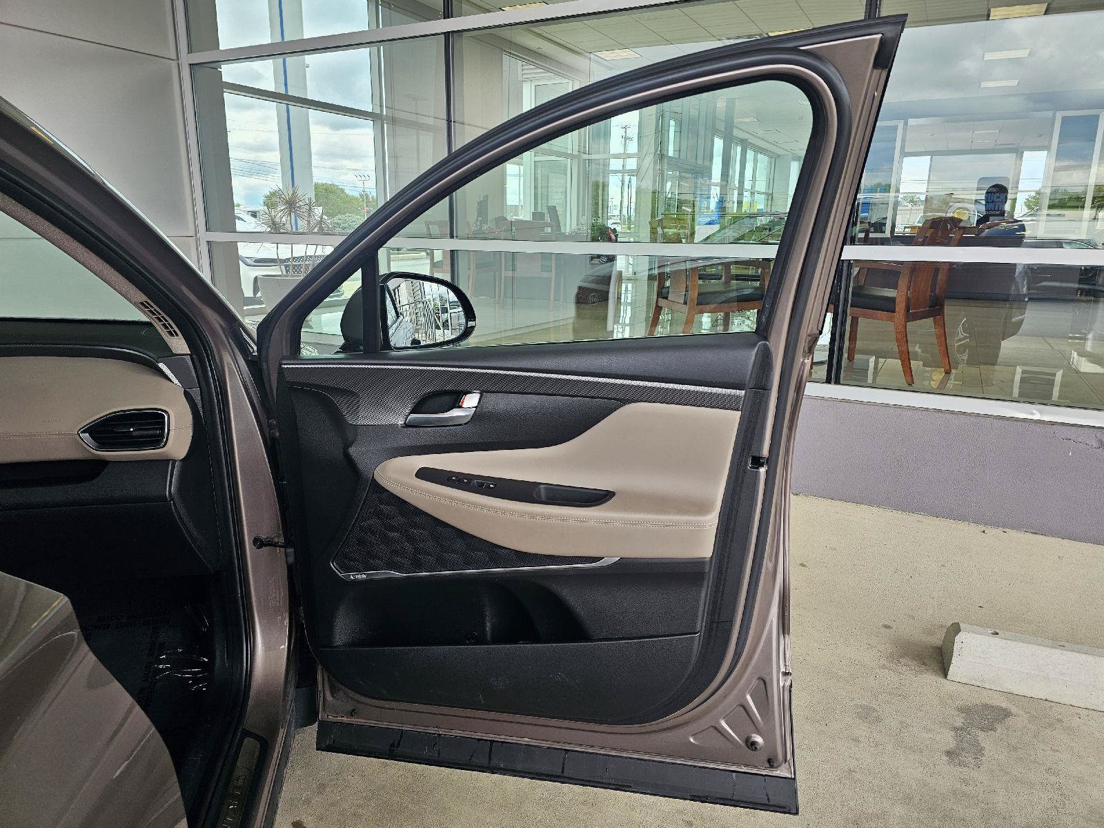 Used 2019 Hyundai Santa Fe Limited FWD image 11