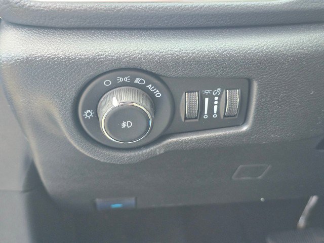 New 2026 Chrysler Pacifica Limited FWD image 28