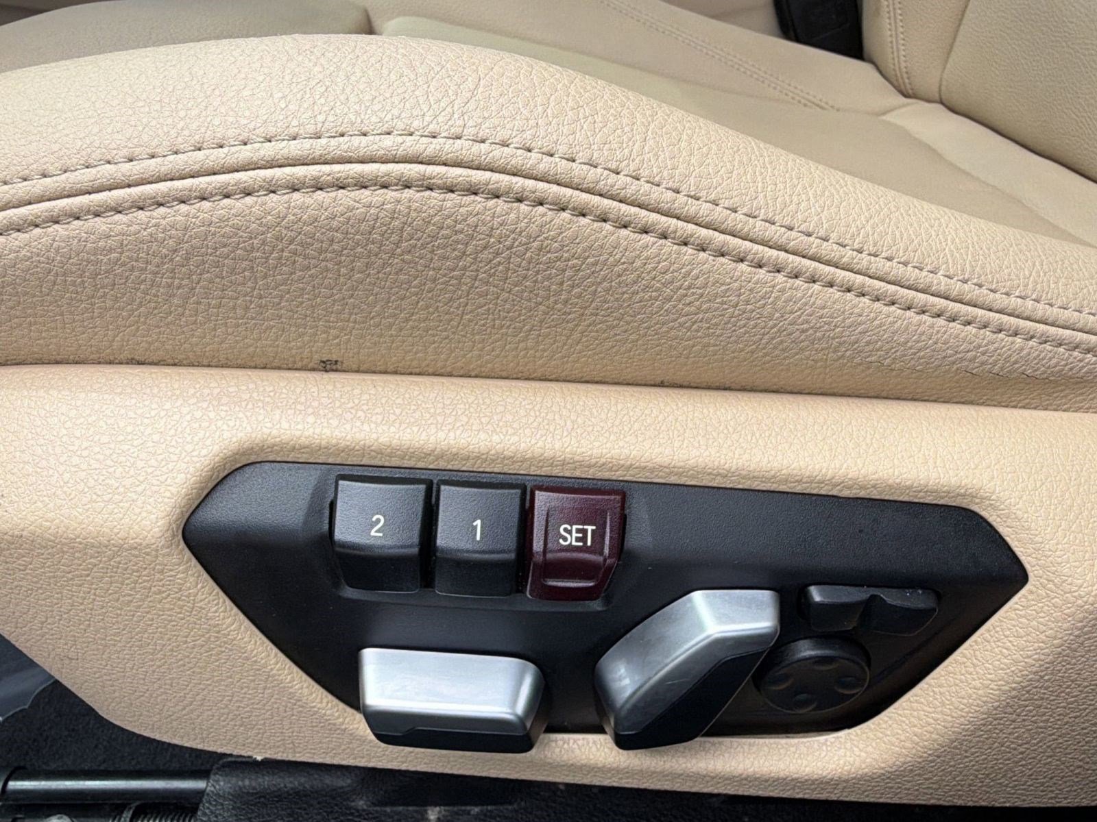 Used 2017 BMW 320i Sedan RWD image 14