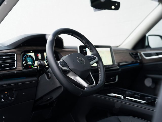 Certified 2025 Volkswagen Atlas SEL image 4