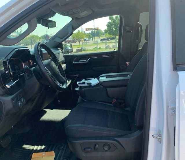 Used 2023 Chevrolet Silverado 1500 LT AWD/4WD image 6