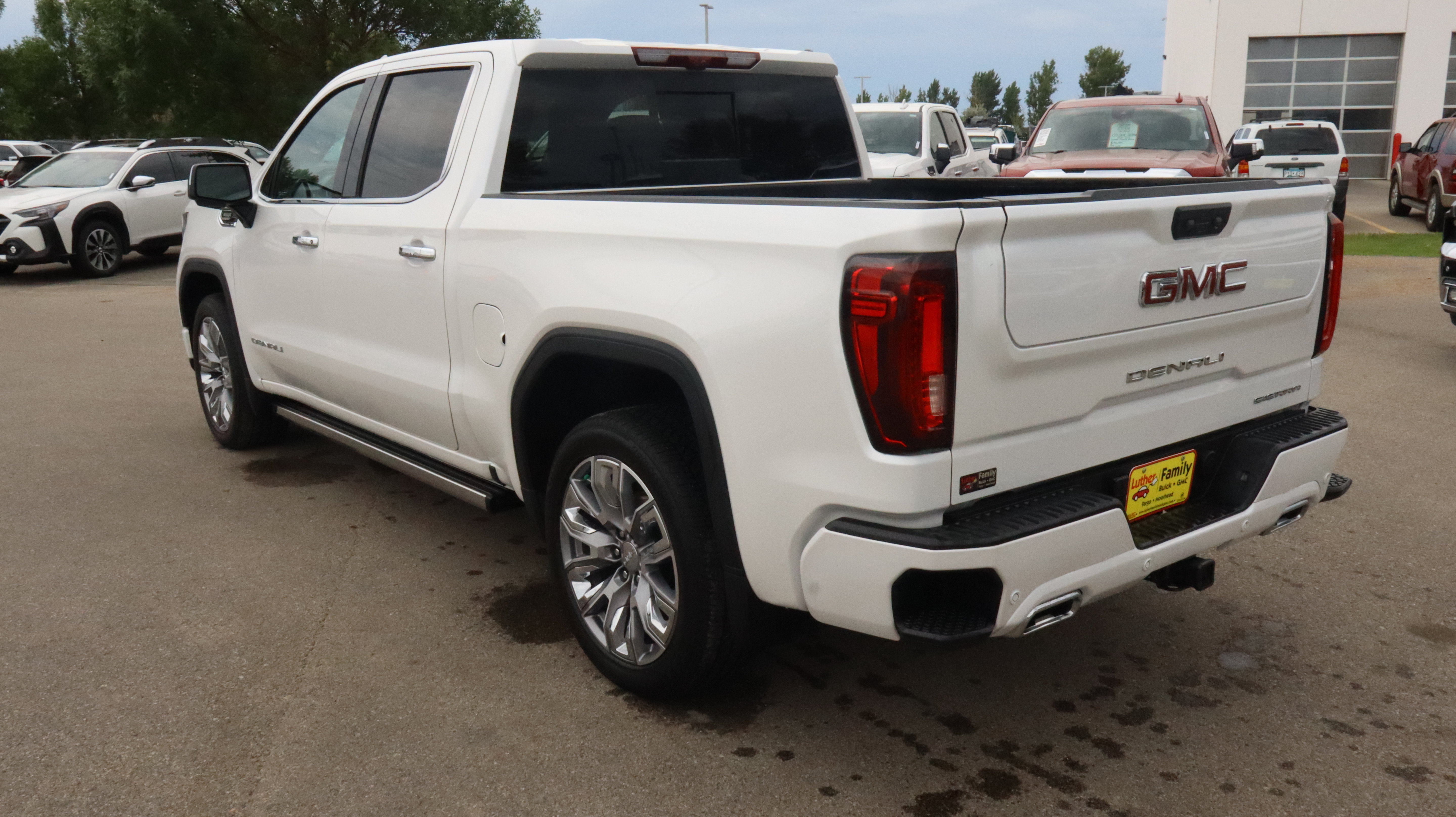 Used 2025 GMC Sierra 1500 Denali AWD/4WD image 5