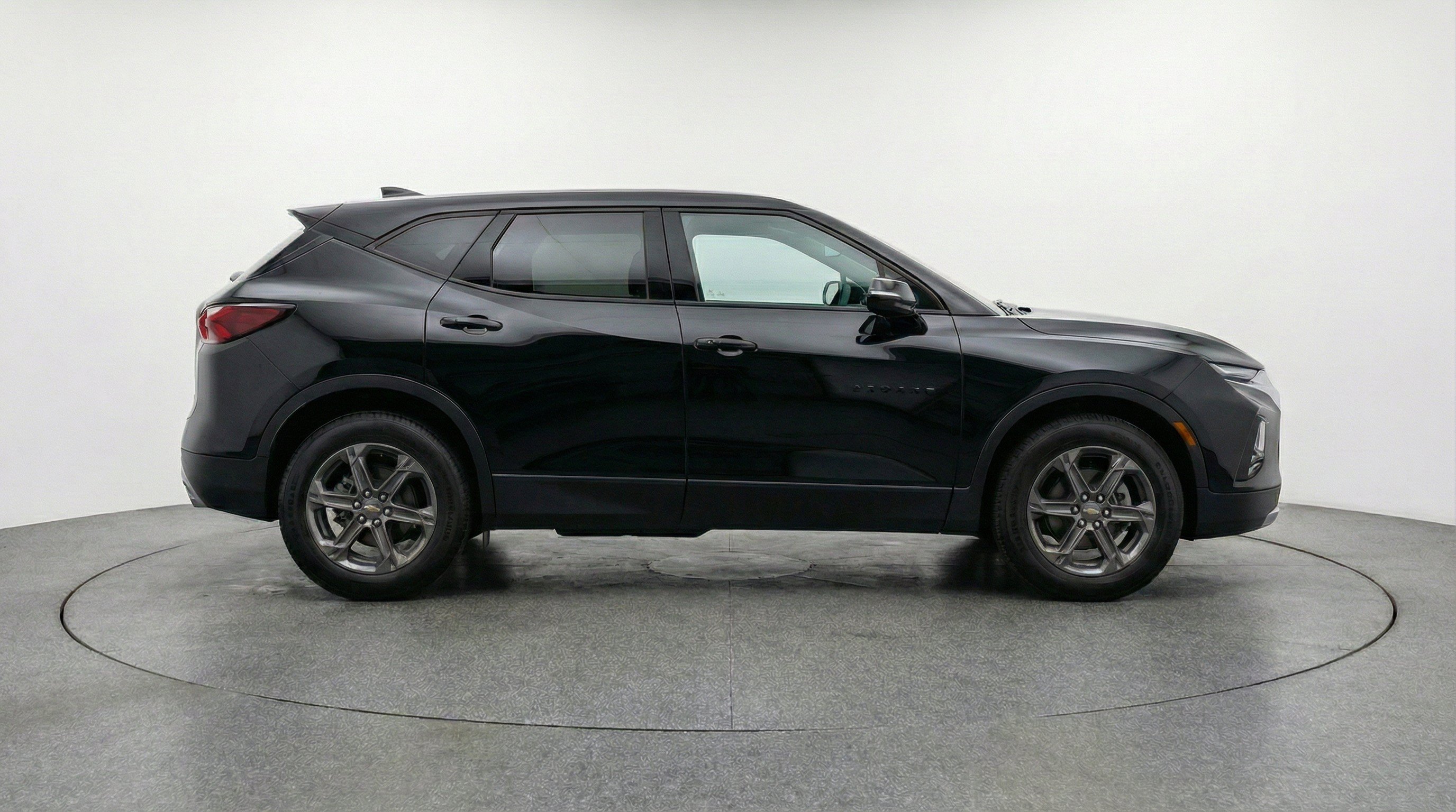 Used 2025 Chevrolet Blazer LT FWD image 11