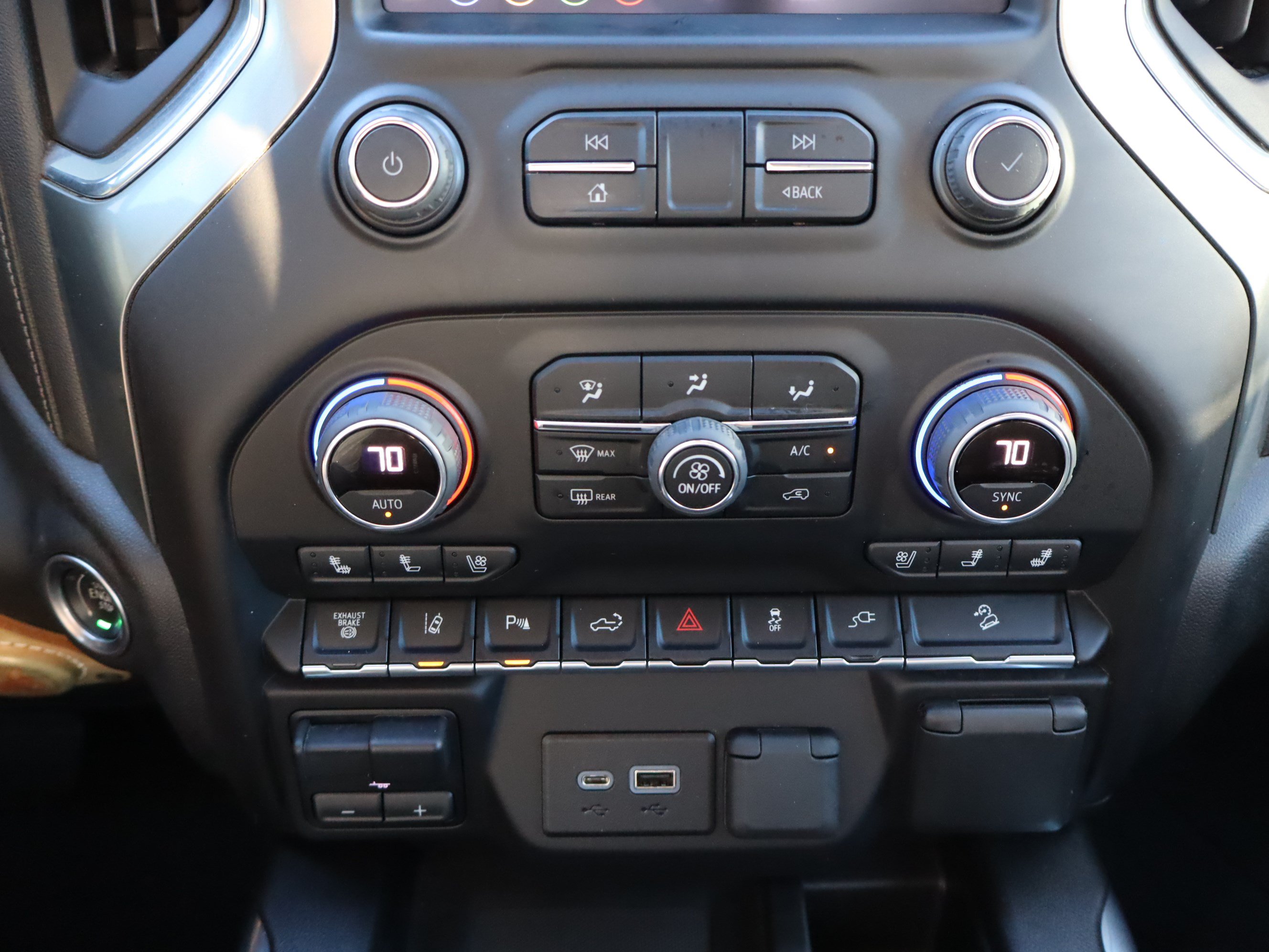 Used 2022 Chevrolet Silverado 2500 LTZ w/ LTZ Plus Package AWD/4WD image 32
