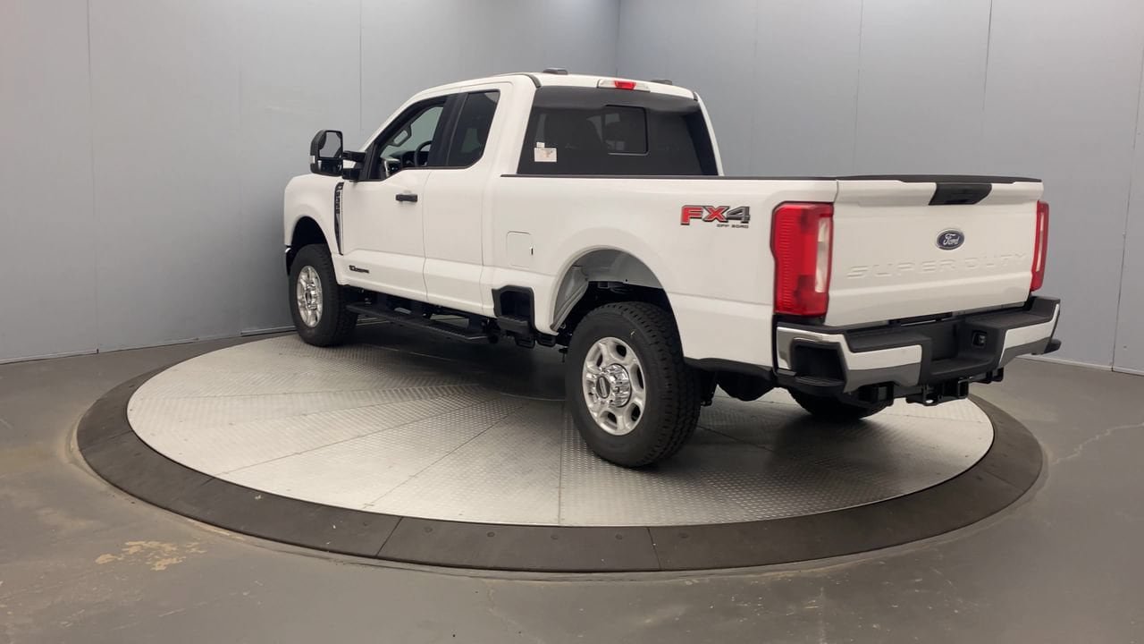 New 2026 Ford F350 XLT w/ FX4 Off-Road Package AWD/4WD image 3