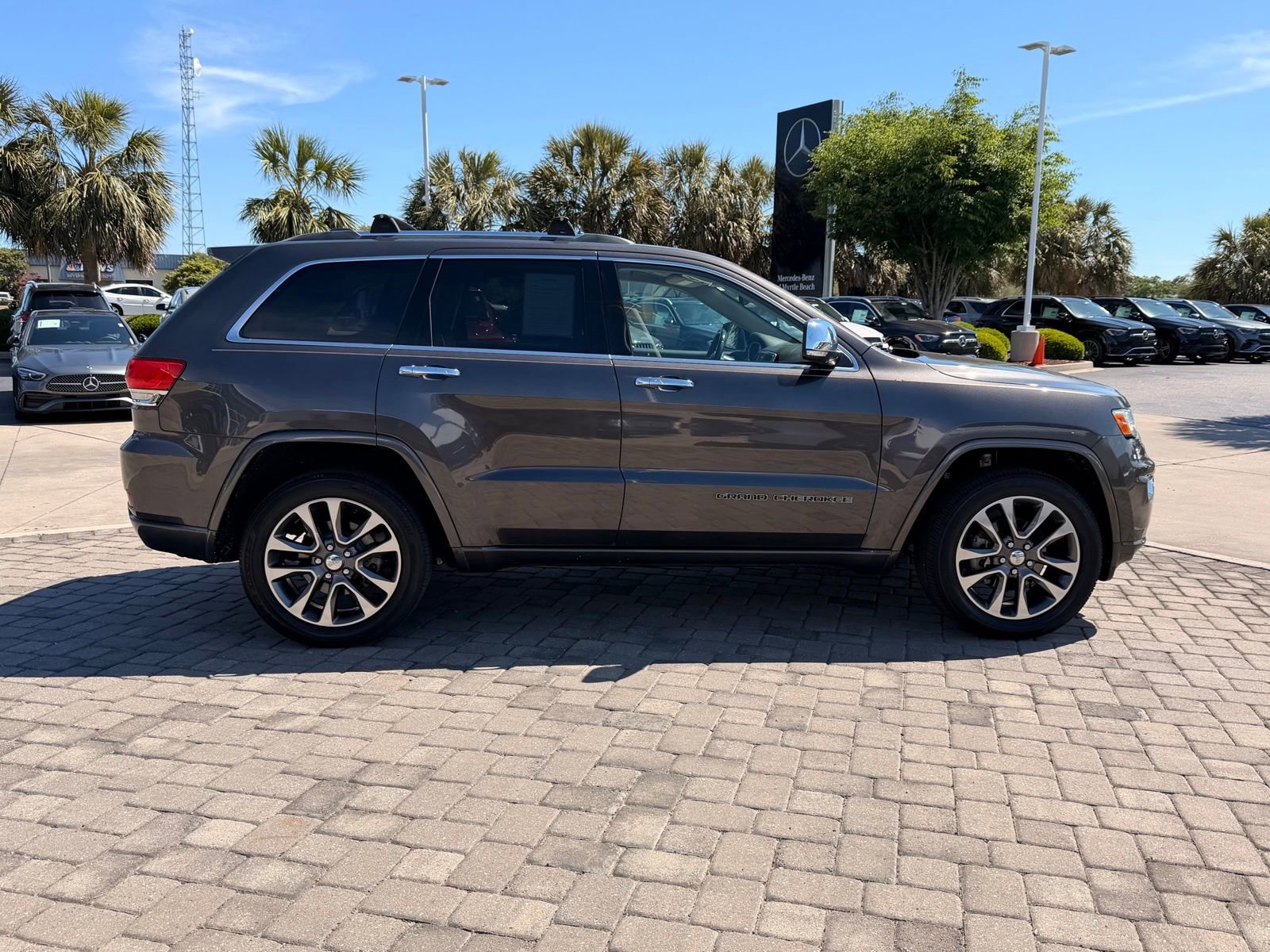 Used 2018 Jeep Grand Cherokee Overland AWD/4WD image 8