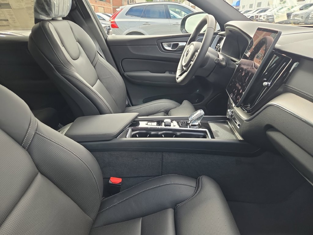 New 2026 Volvo XC60 T8 Ultra w/ Protection Package Premier AWD/4WD image 2