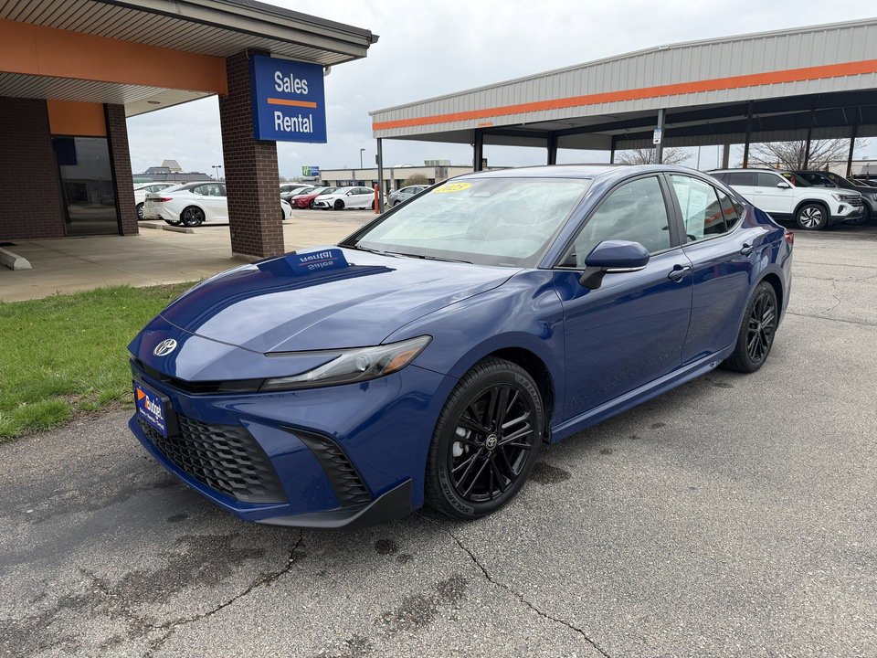 Used 2025 Toyota Camry SE AWD/4WD image 1