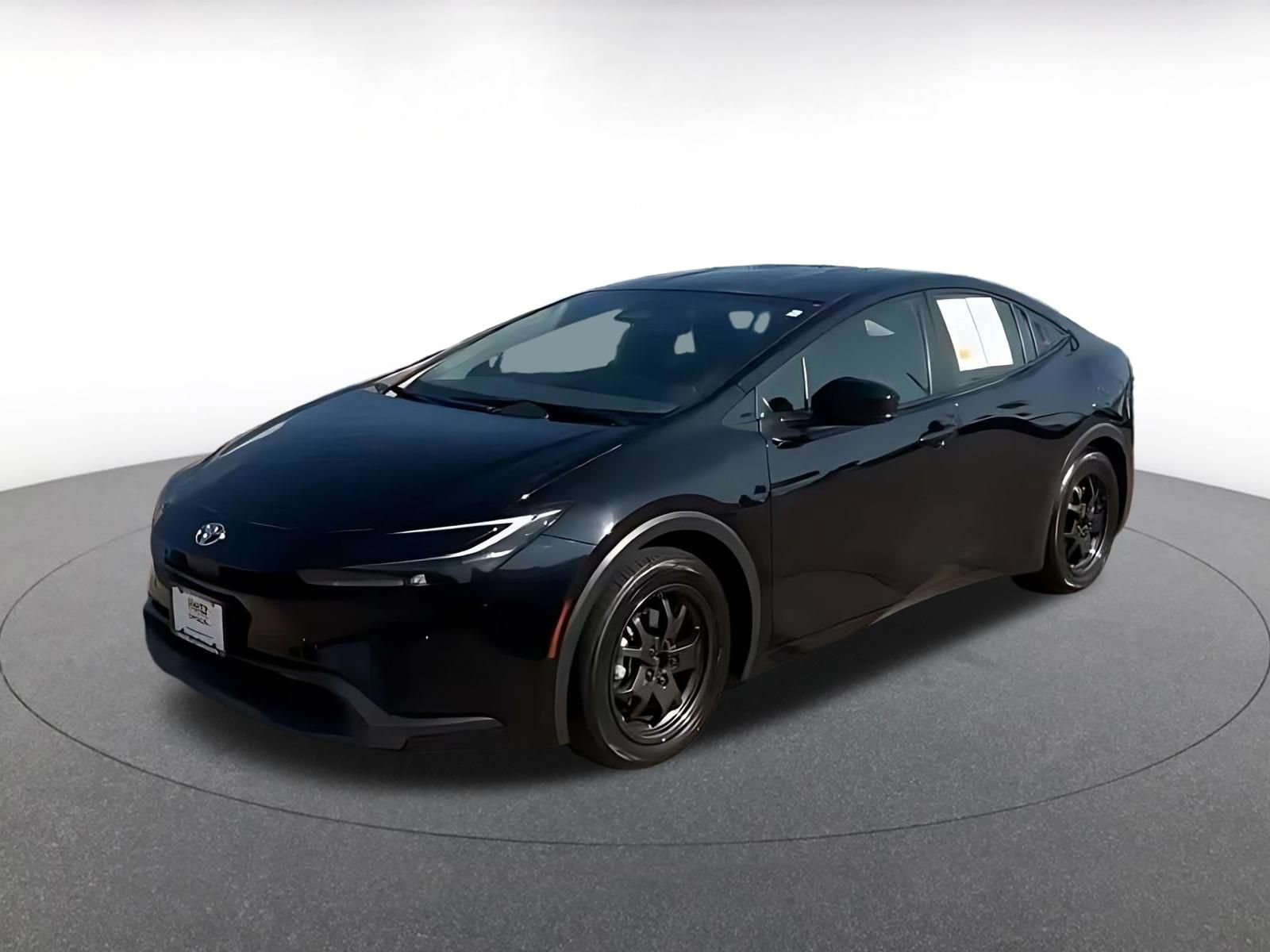 Used 2024 Toyota Prius LE FWD image 4