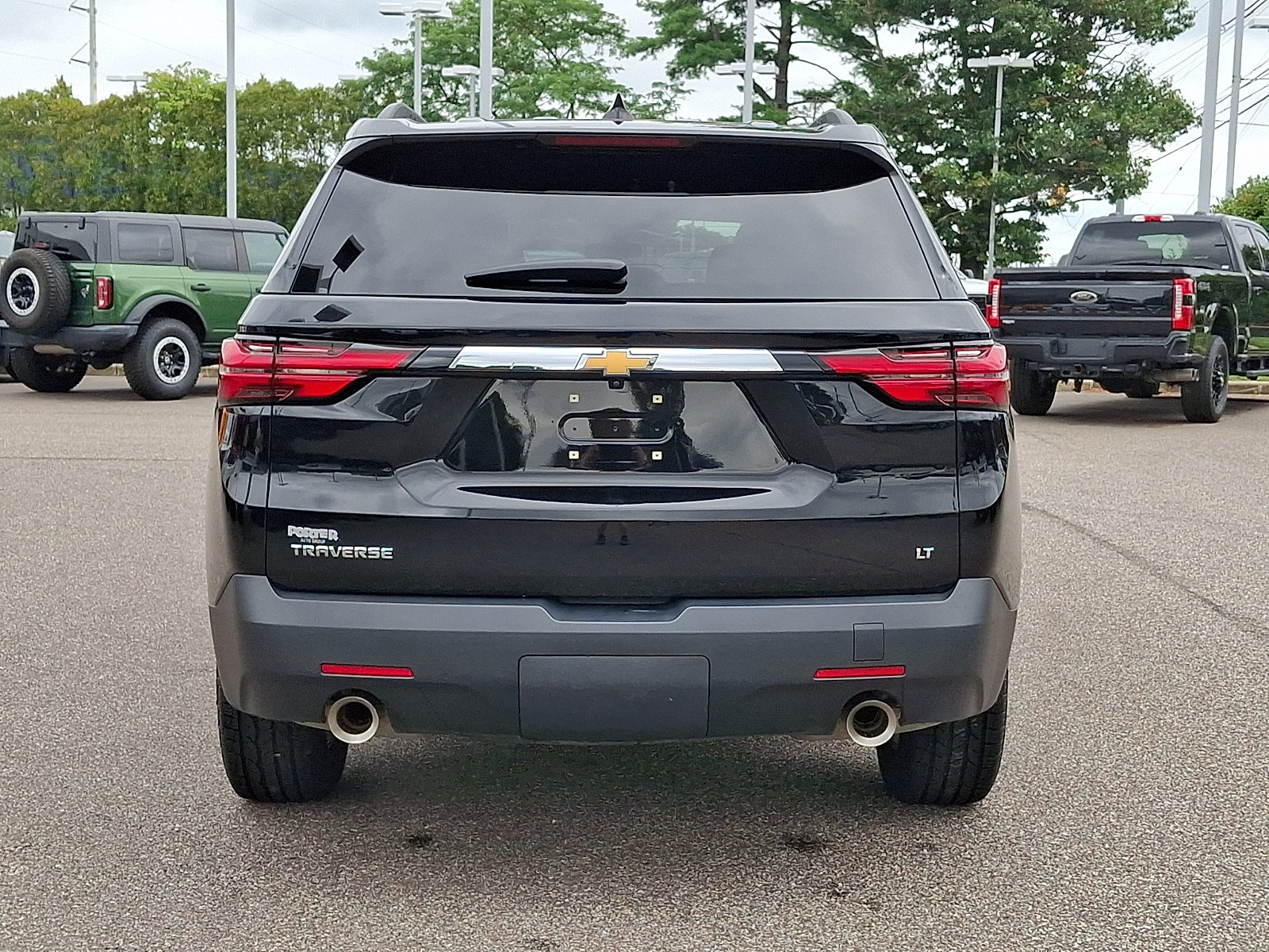 Used 2023 Chevrolet Traverse LT FWD image 9
