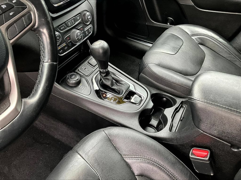 Used 2020 Jeep Cherokee Limited AWD/4WD image 21