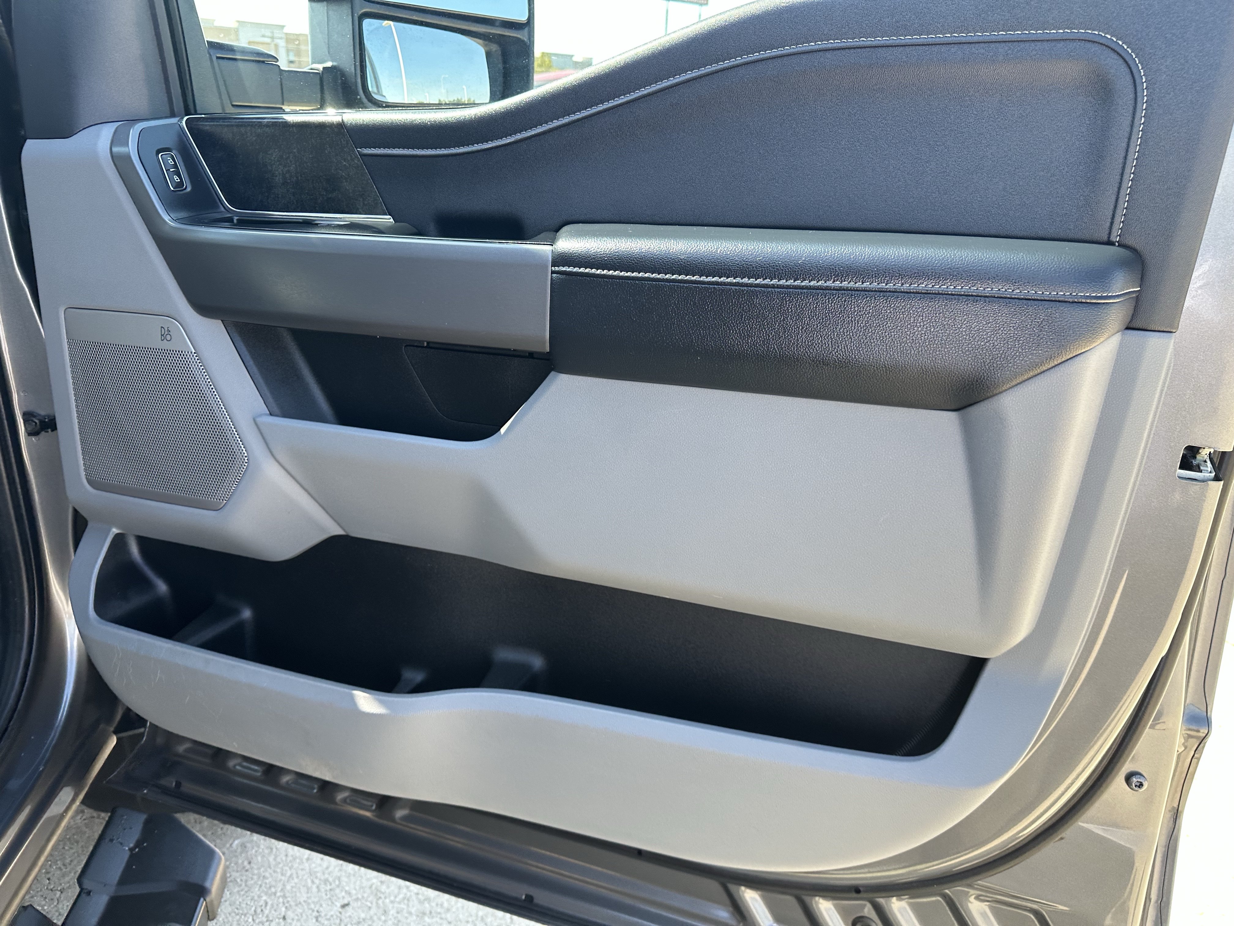 Used 2025 Ford F250 XLT w/ Black Appearance Package AWD/4WD image 15