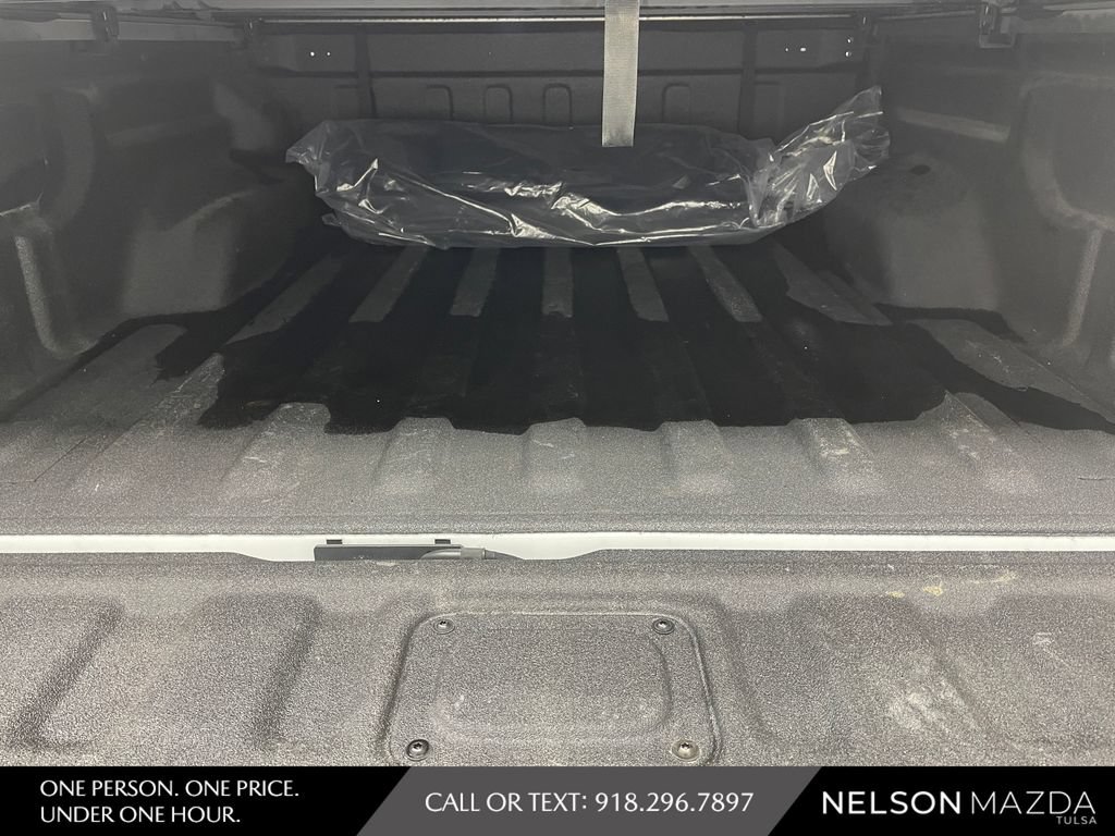 Used 2025 Jeep Gladiator Rubicon AWD/4WD image 32