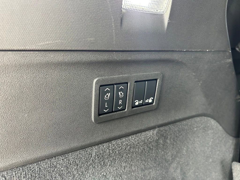 Used 2025 Cadillac Escalade IQ Sport 1 w/ Smart Trailering package image 47