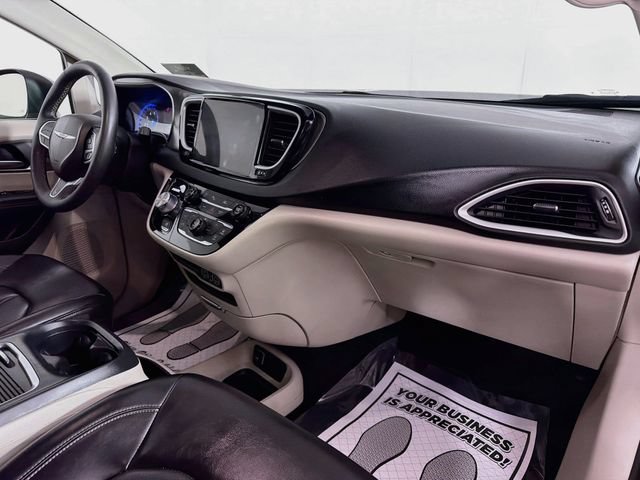 Used 2023 Chrysler Pacifica Touring-L FWD image 31
