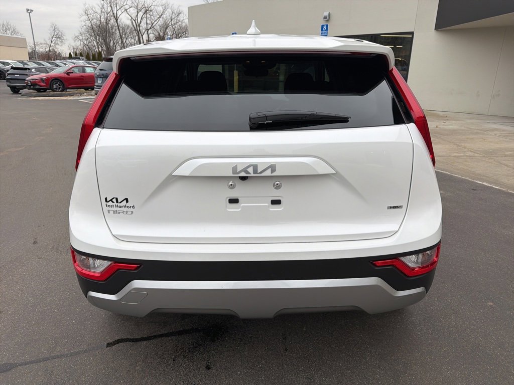 Certified 2025 Kia Niro LX image 7