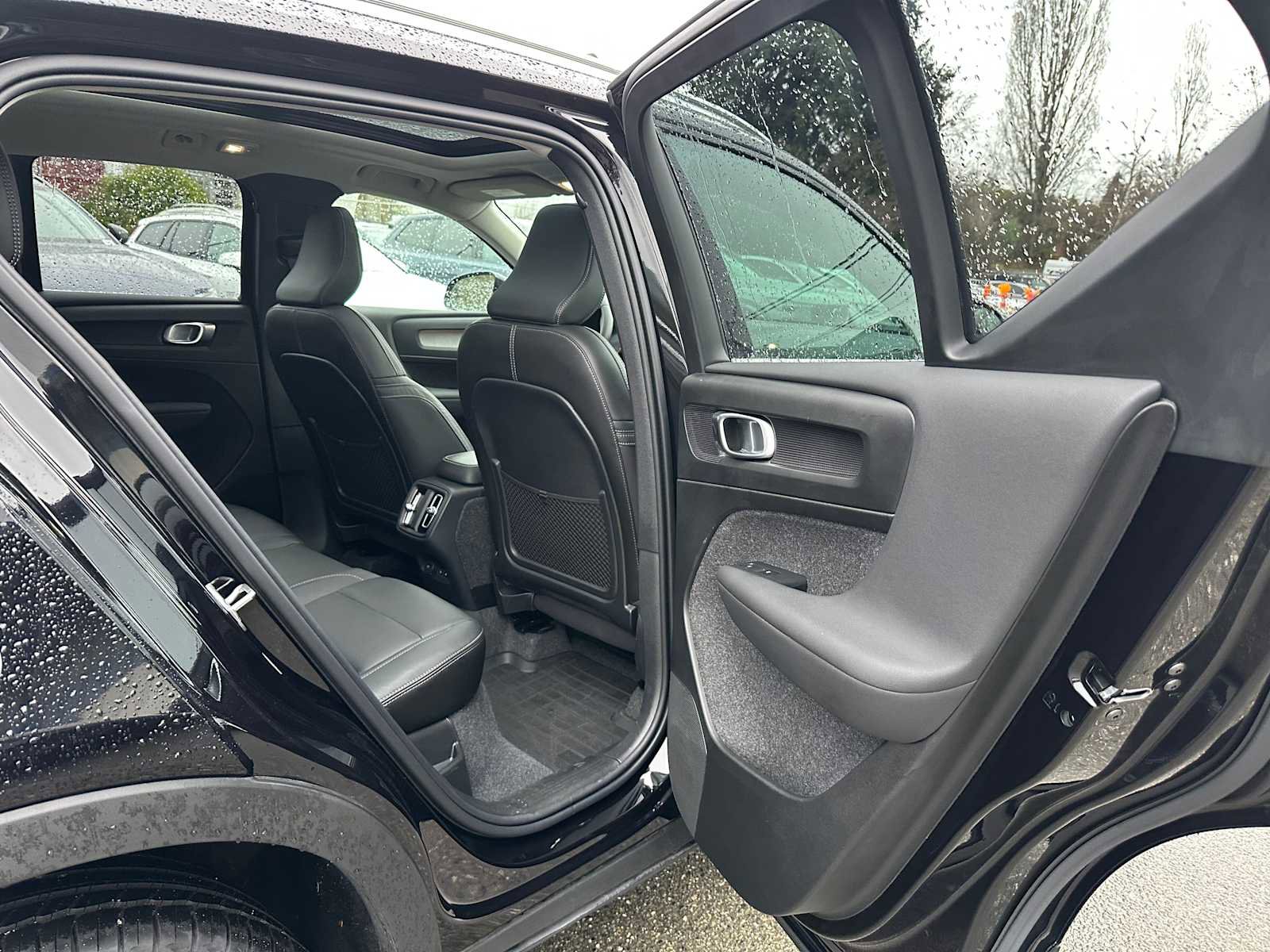 Used 2025 Volvo XC40 B5 Core w/ Protection Package Premier image 13