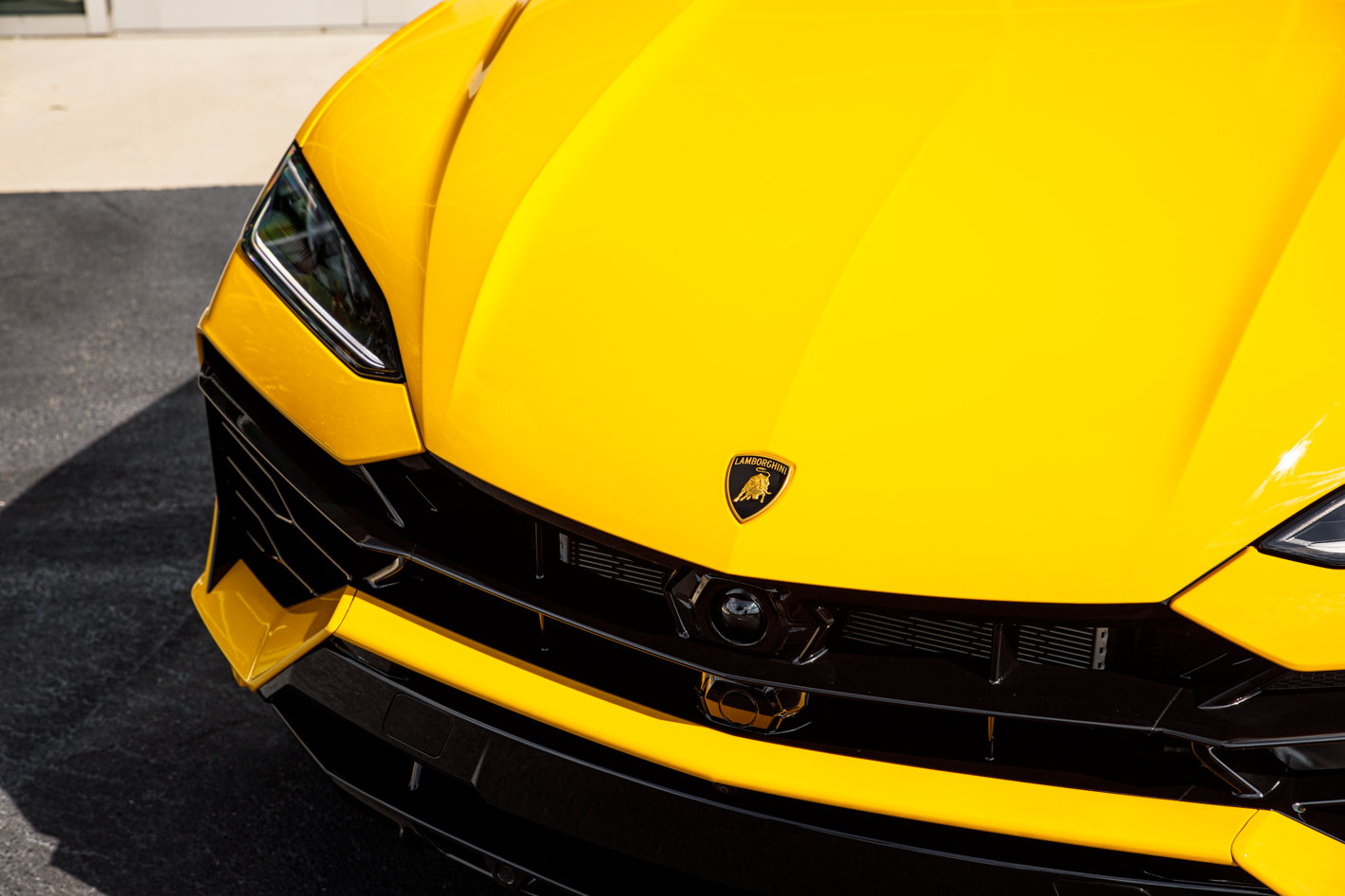 Used 2025 Lamborghini Urus SE AWD/4WD image 3