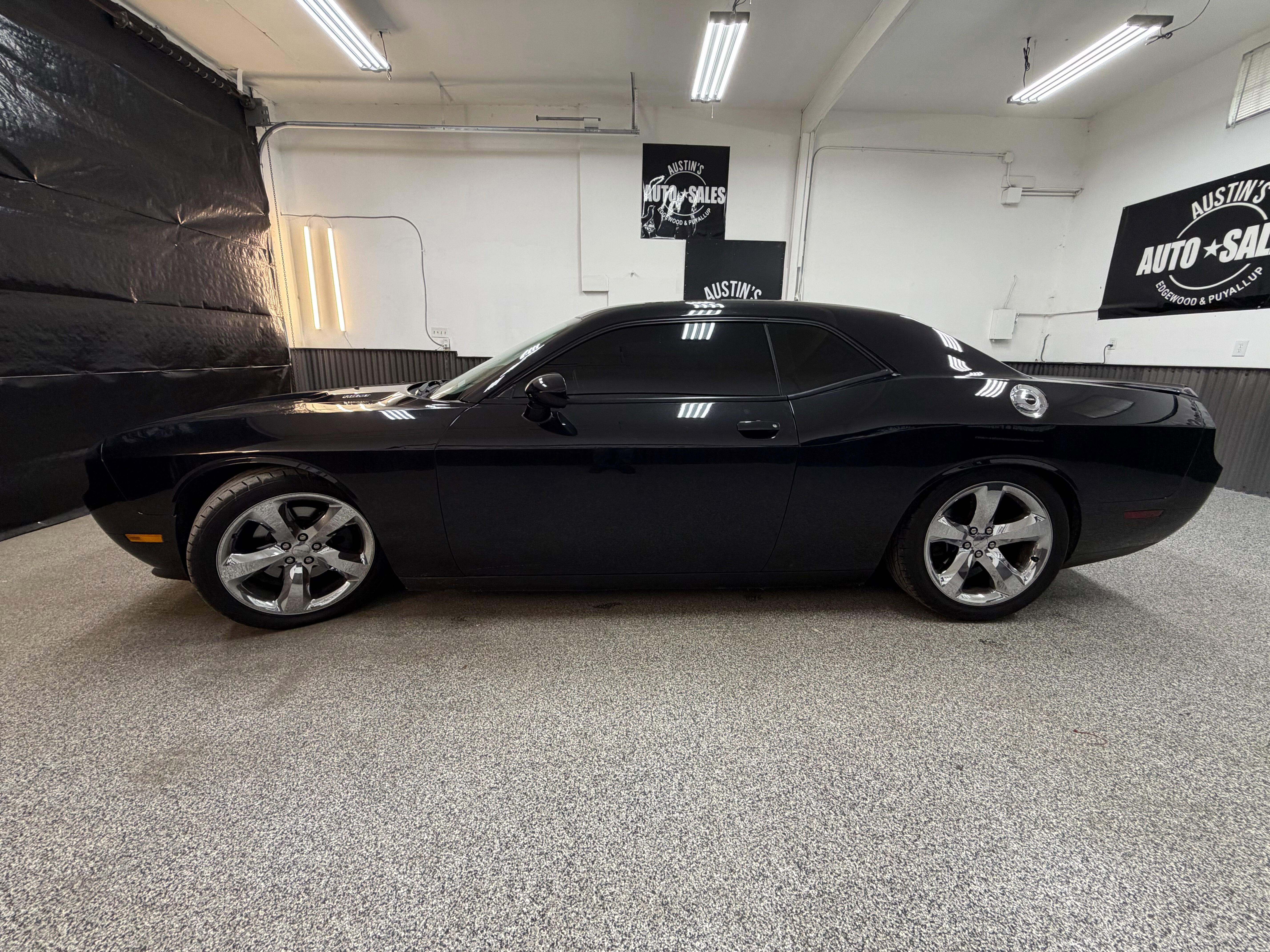 Used 2014 Dodge Challenger R/T RWD image 7
