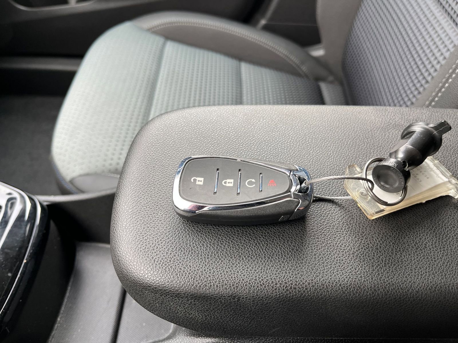 Used 2025 Chevrolet Trax LT w/ LT Convenience Package image 21