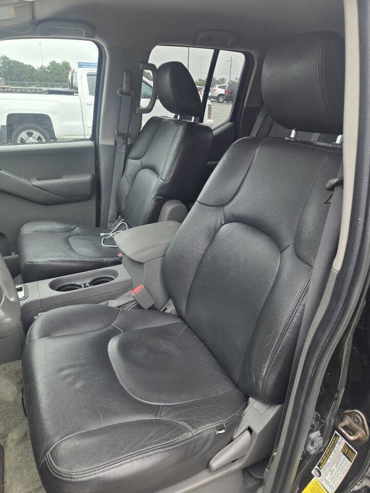 Used 2014 Nissan Frontier SV w/ SV Value Truck Package AWD/4WD image 8