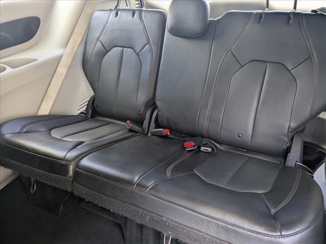 Used 2019 Chrysler Pacifica Touring-L Plus image 19