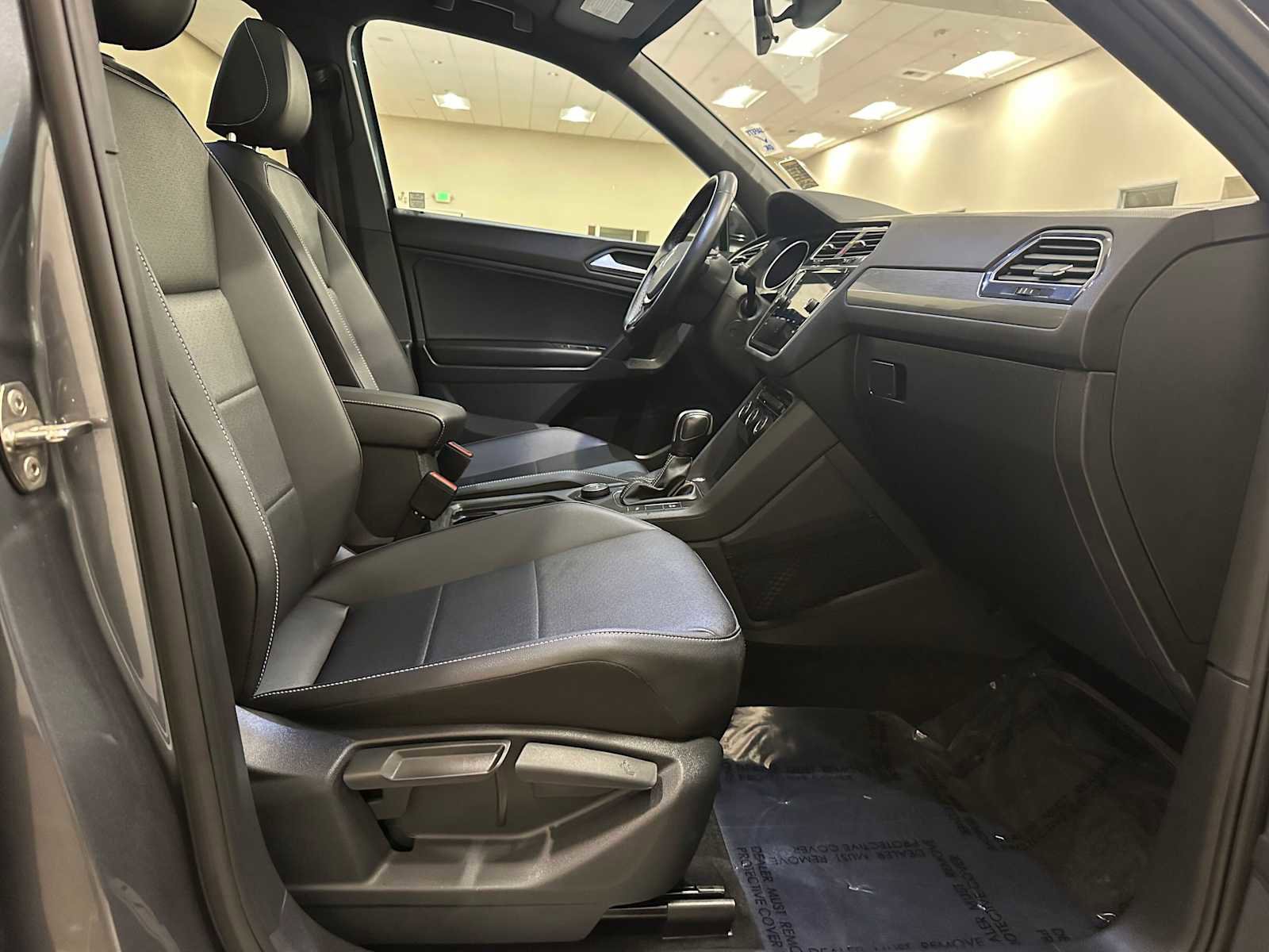 Used 2021 Volkswagen Tiguan SE R-Line image 27