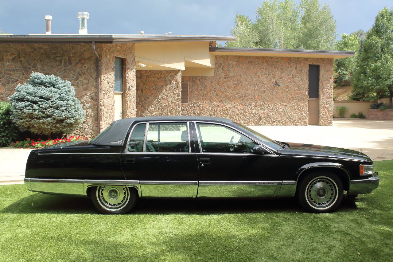Used 1996 Cadillac Fleetwood Brougham RWD image 17