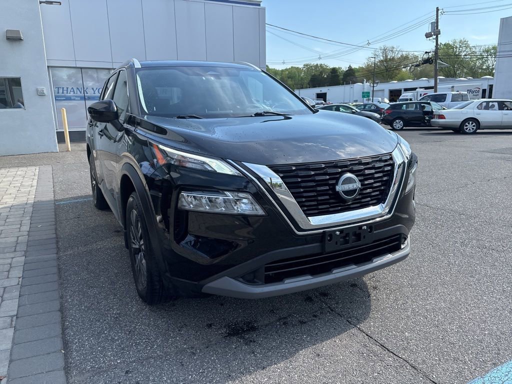 Used 2022 Nissan Rogue SV w/ SV Premium Package AWD/4WD image 2