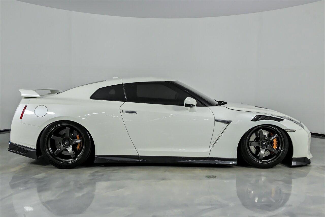 Used 2019 Nissan GT-R Premium w/ Premium Interior Package AWD/4WD image 15