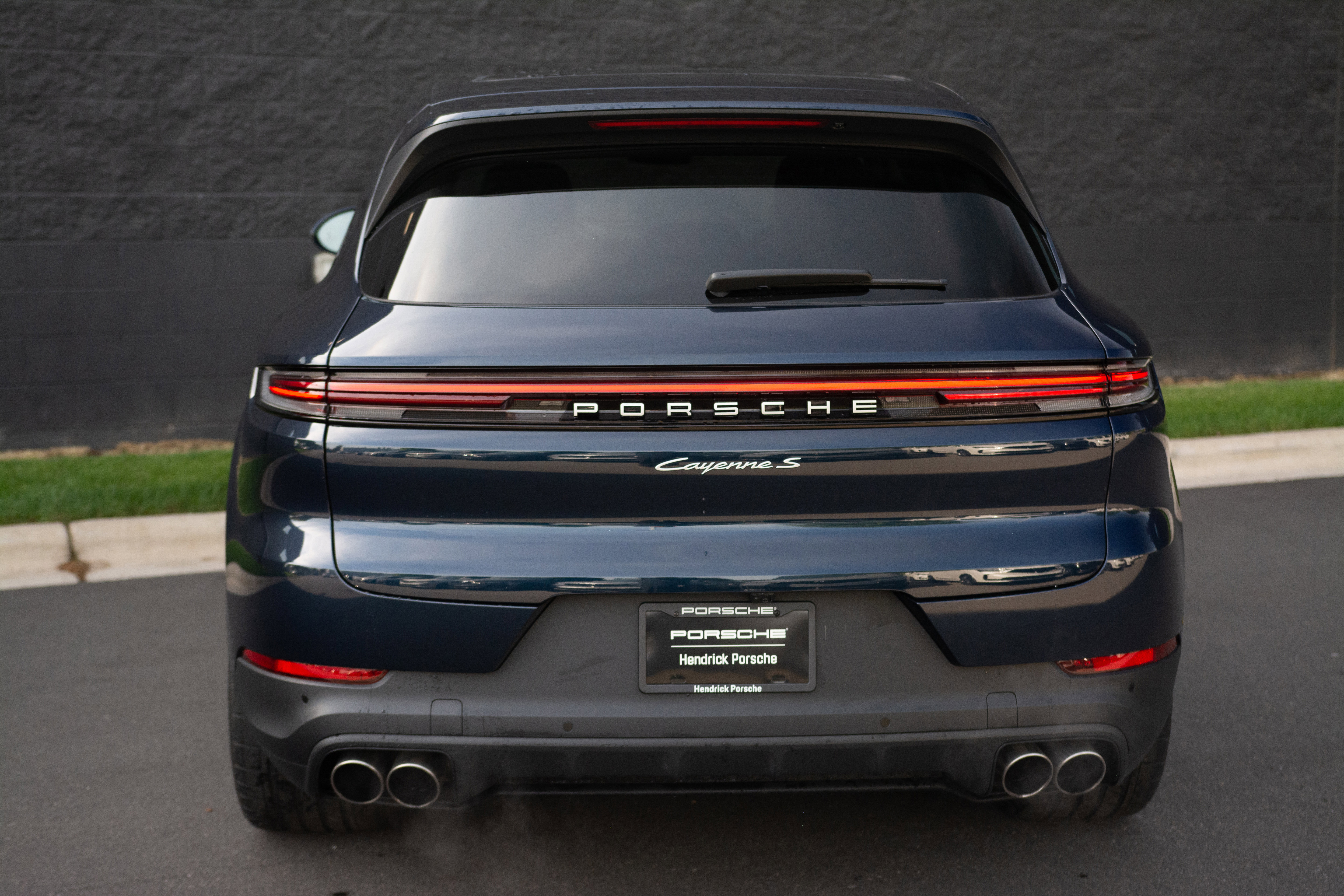 Certified 2025 Porsche Cayenne E-Hybrid image 6