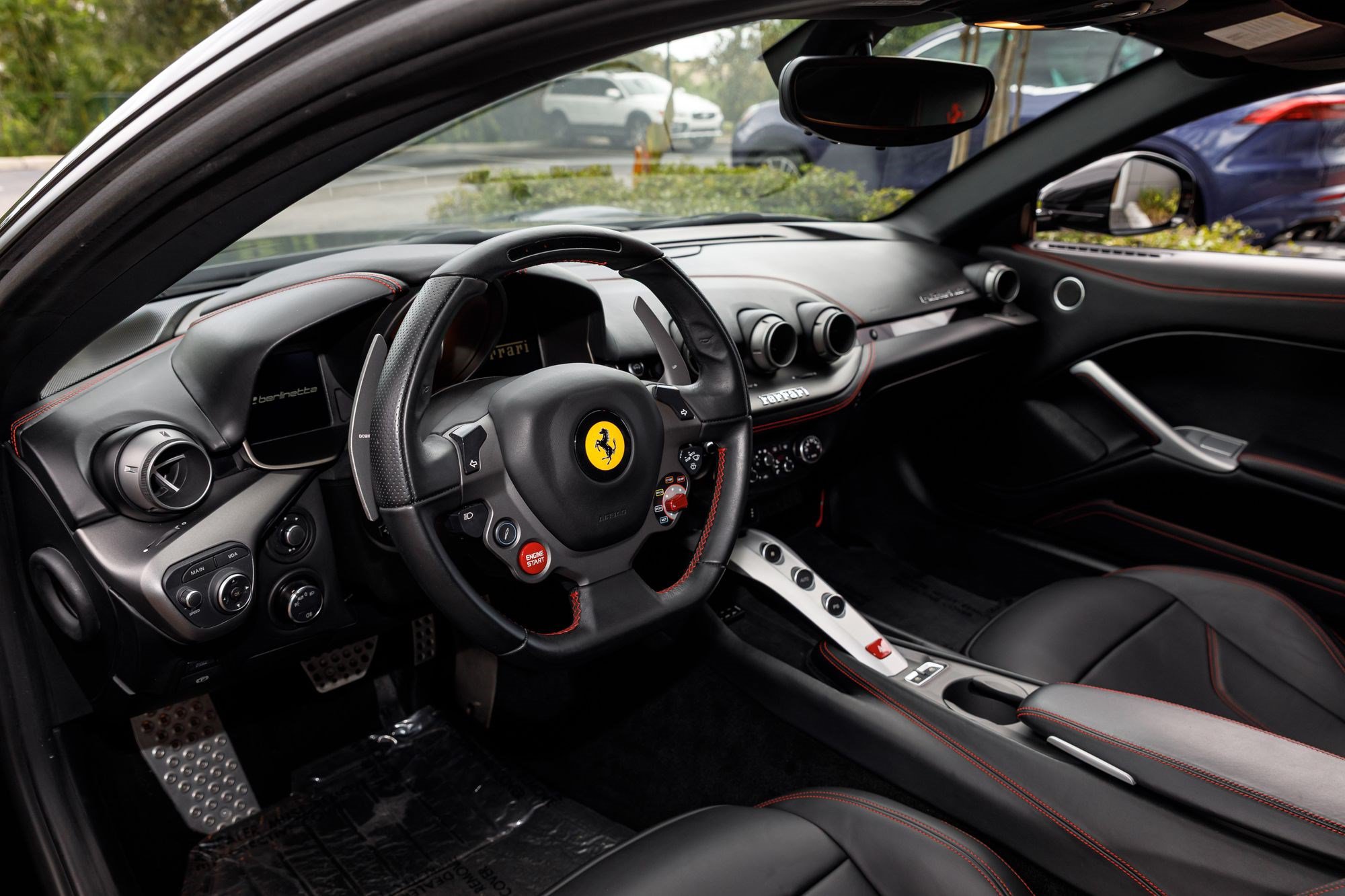 Used 2014 Ferrari F12 Berlinetta RWD image 31