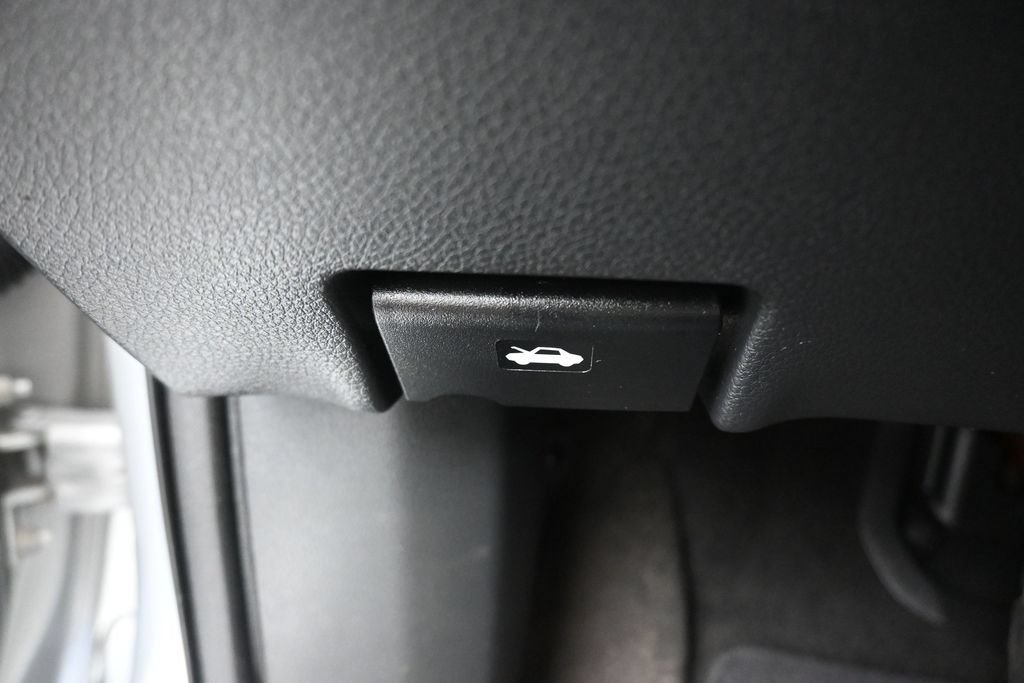 Used 2020 Nissan Rogue SV w/ Premium Package AWD/4WD image 32