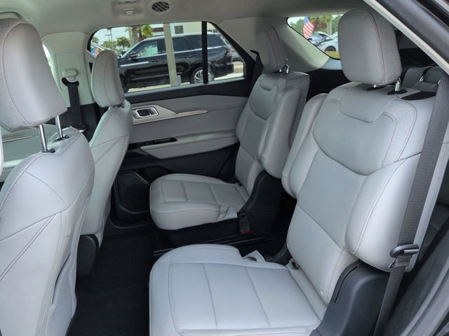 Certified 2025 Ford Explorer Active w/ Active Comfort Package RWD image 14