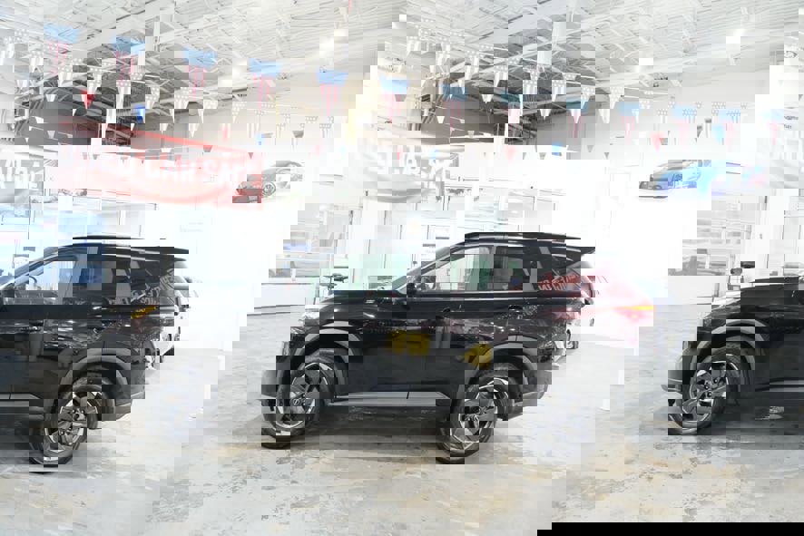 Used 2025 Nissan Rogue SV image 6