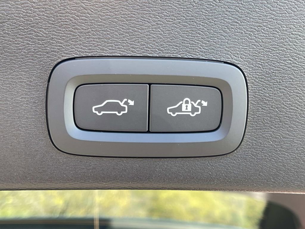 New 2026 Volvo XC40 B5 Core w/ Climate Package image 13