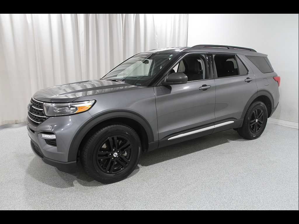 Used 2023 Ford Explorer XLT w/ Equipment Group 202A AWD/4WD image 3