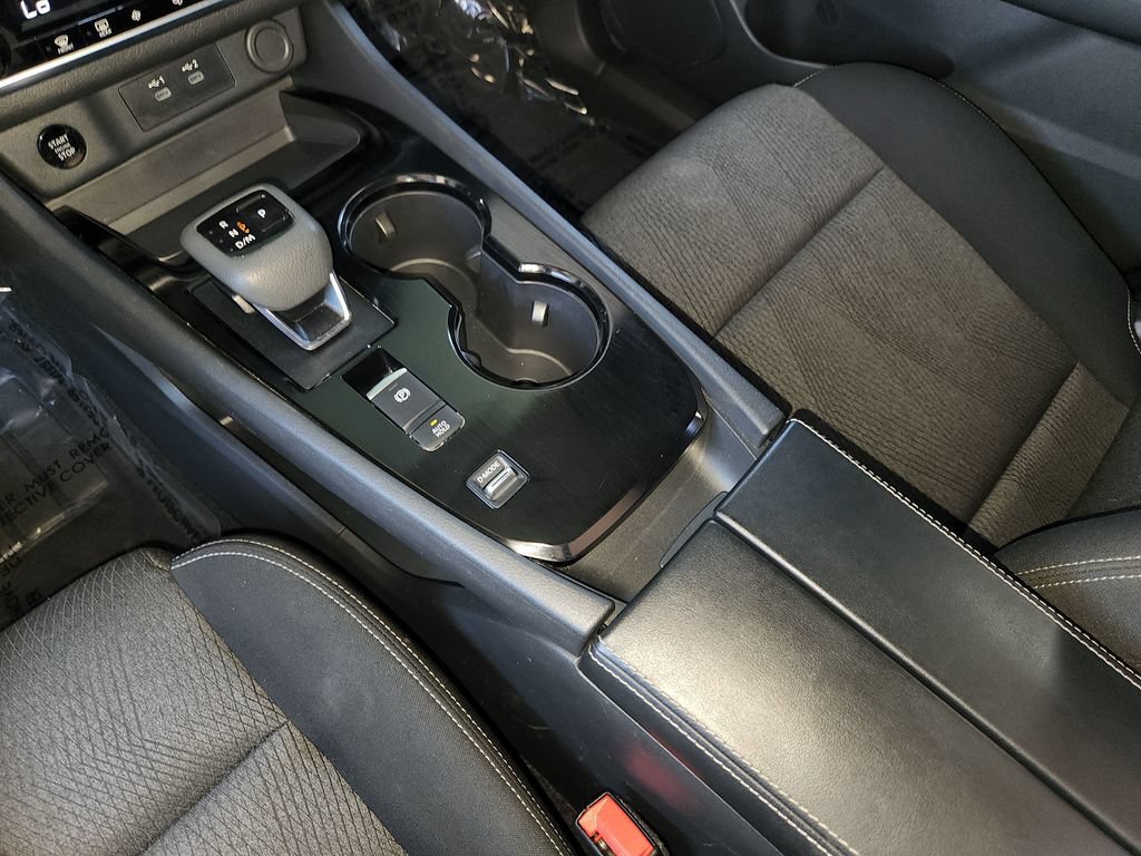 Used 2025 Nissan Rogue SV FWD image 22
