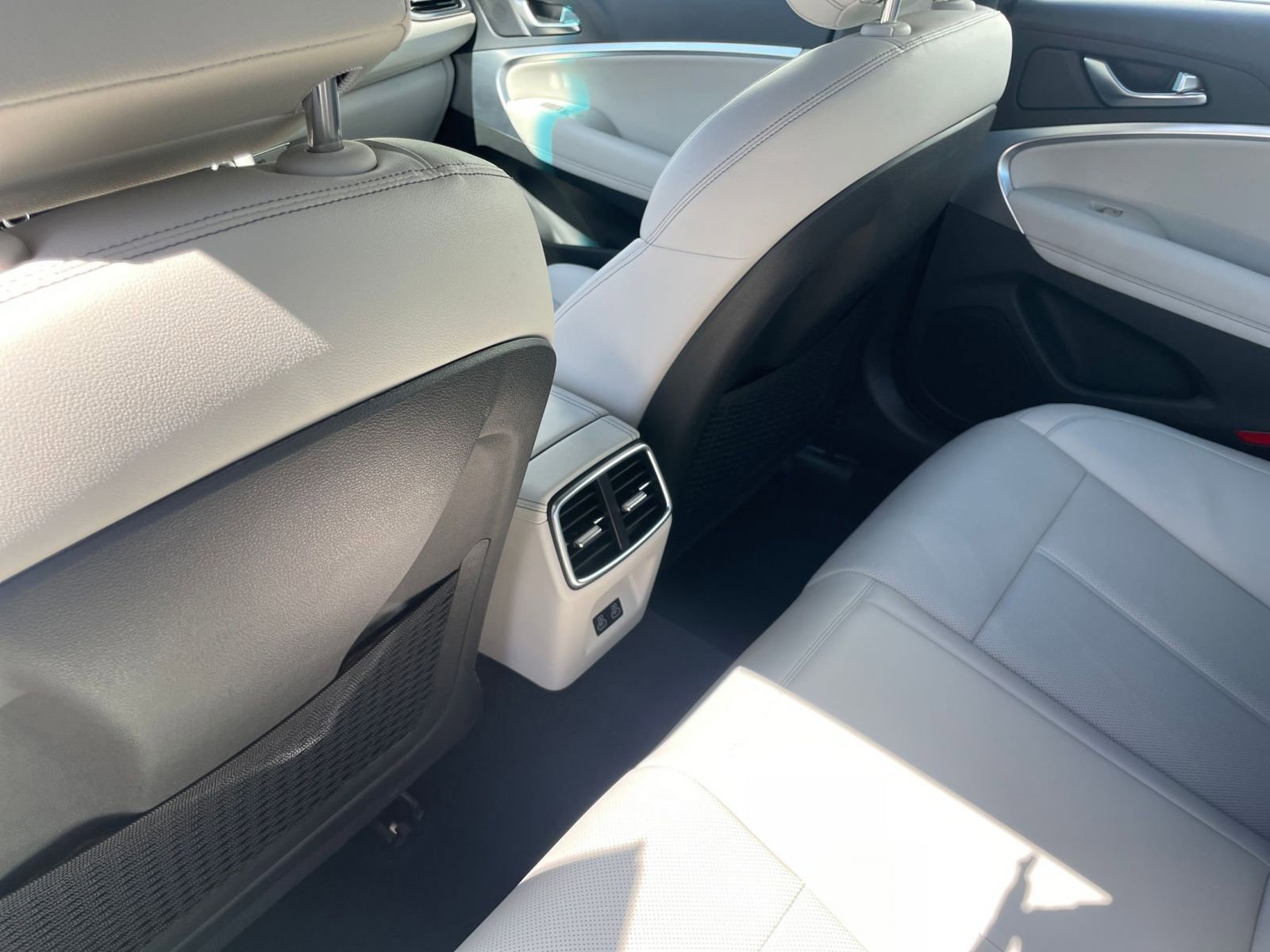 Used 2025 Genesis G70 2.5T image 24