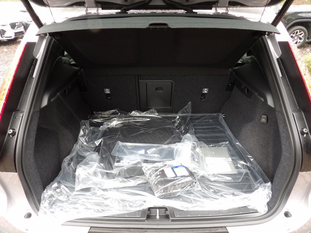 New 2026 Volvo XC40 B5 Plus w/ Protection Package Premier AWD/4WD image 23