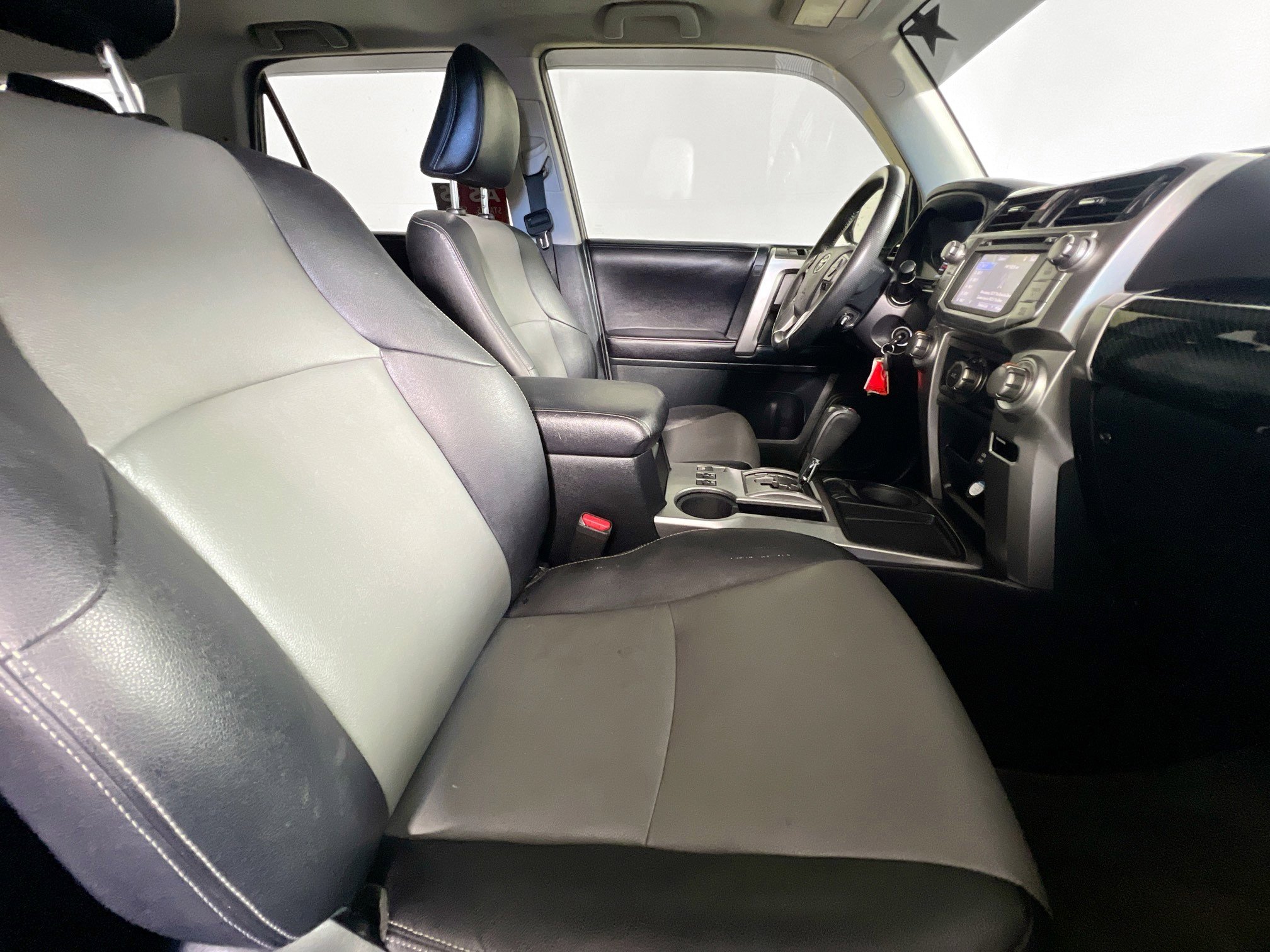 Used 2016 Toyota 4Runner SR5 Premium image 30