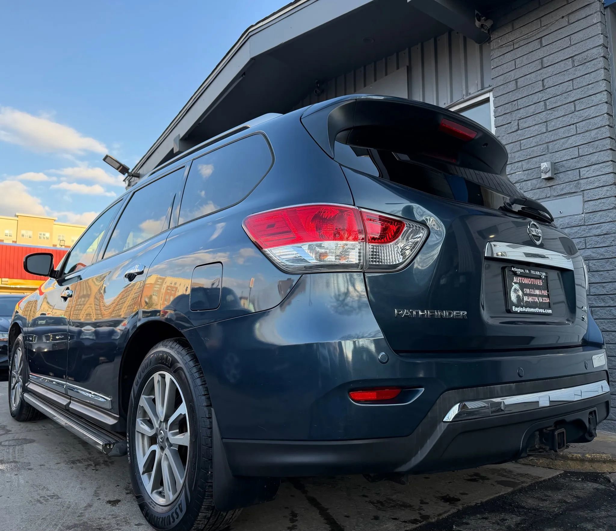 Used 2013 Nissan Pathfinder SL w/ SL Premium Pkg image 5