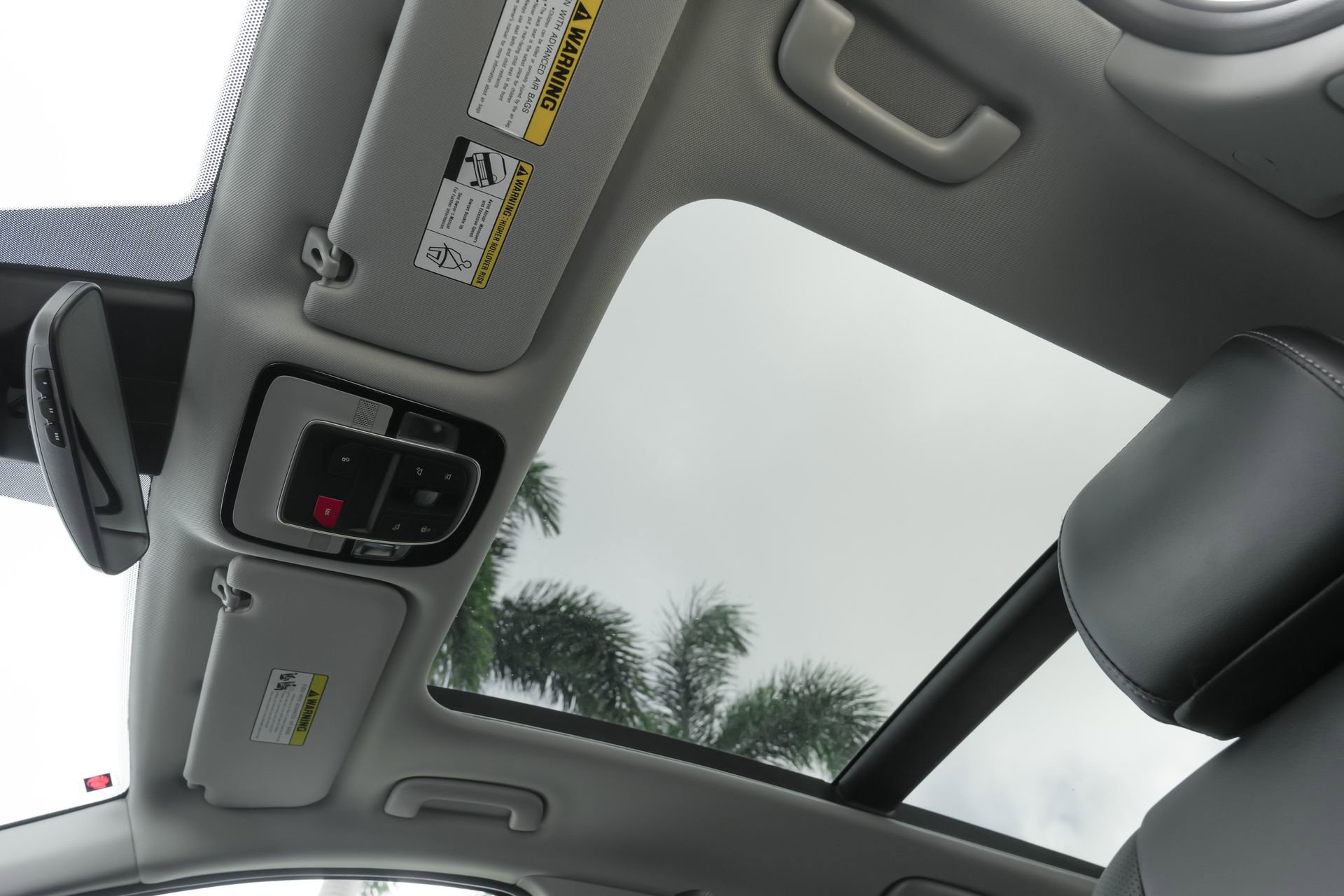 Used 2023 Hyundai Santa Fe SEL Premium w/ Cargo Package image 22