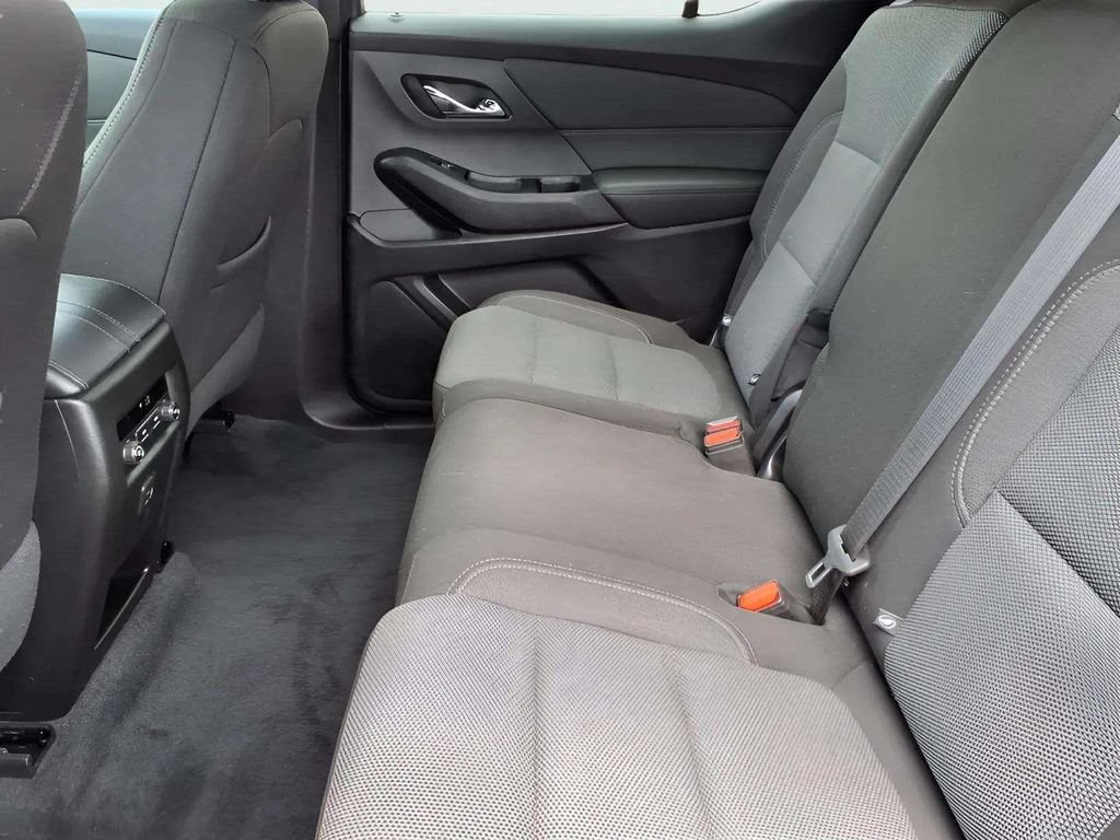 Used 2023 Chevrolet Traverse LT FWD image 8