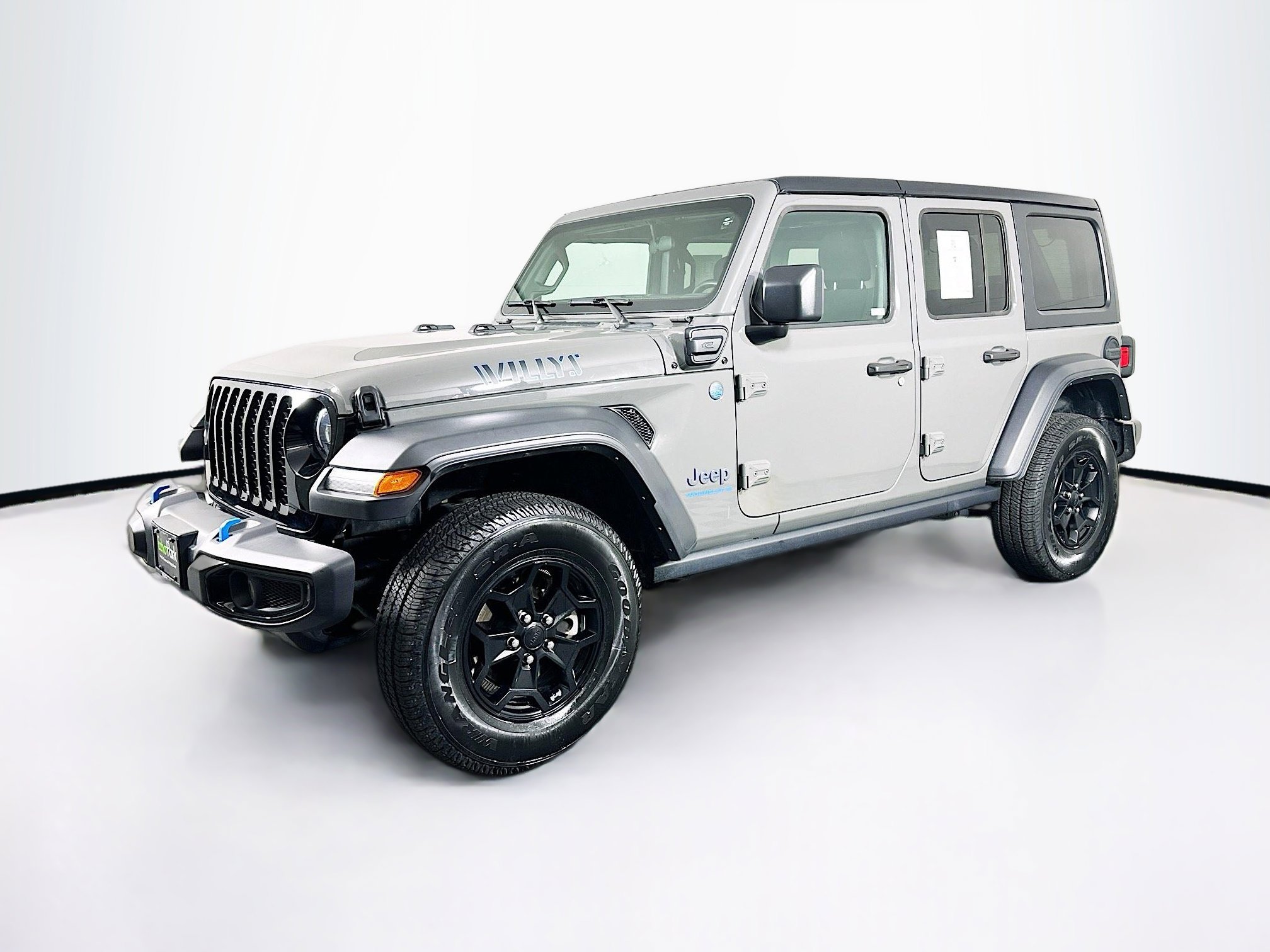 Used 2023 Jeep Wrangler Unlimited w/ Cold Weather Group AWD/4WD image 3