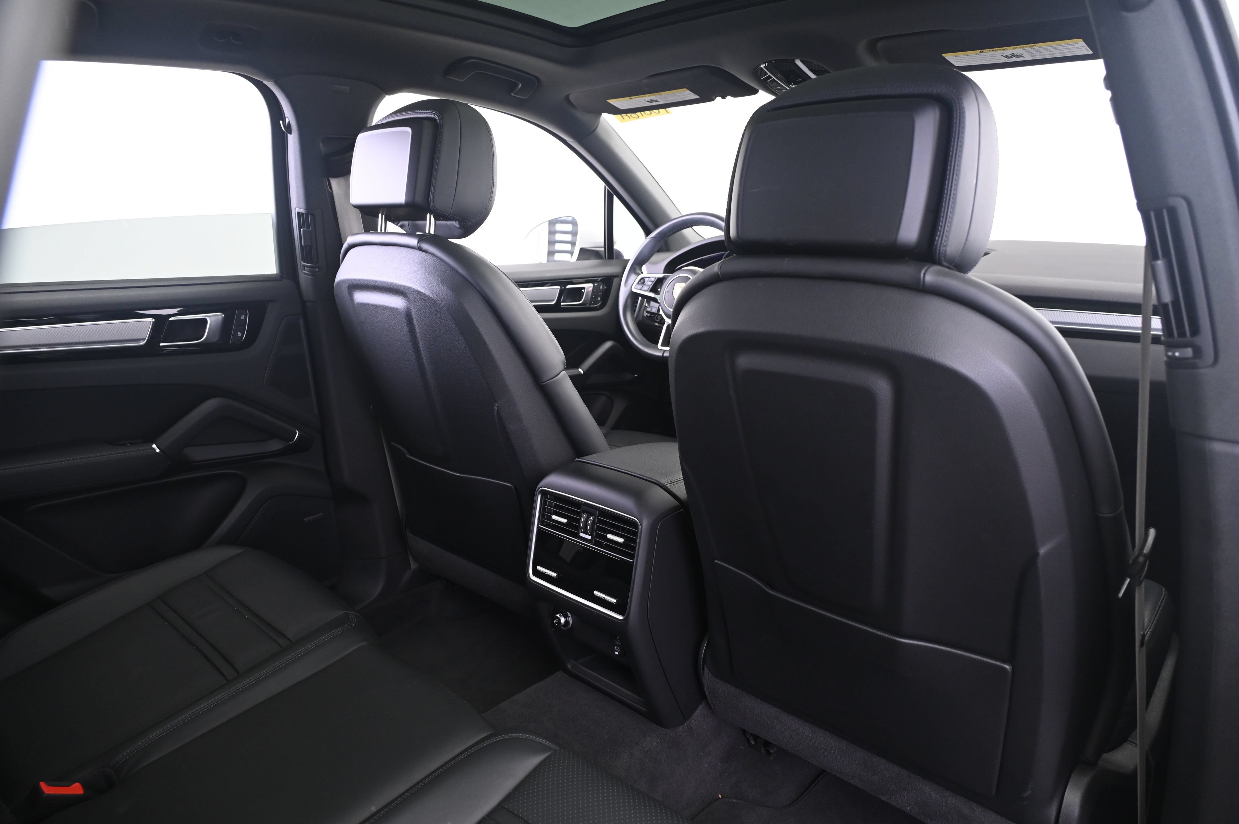 Certified 2023 Porsche Cayenne AWD/4WD image 17