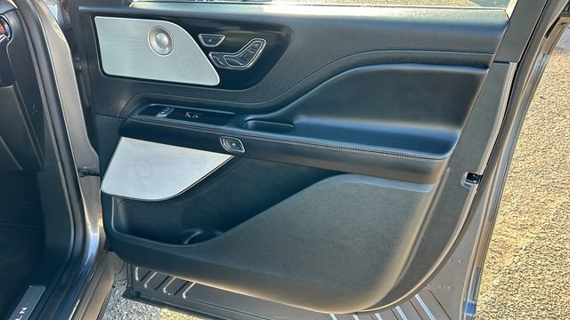 Used 2023 Lincoln Aviator Reserve w/ Equipment Group 201A image 10