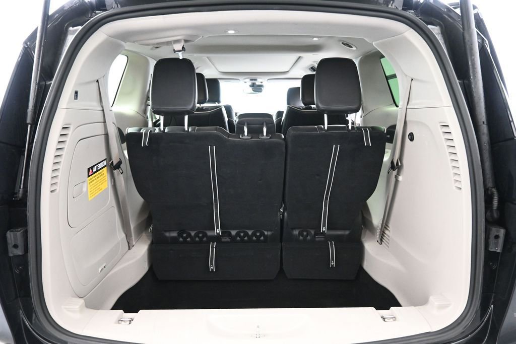 Used 2023 Chrysler Pacifica Limited FWD image 24