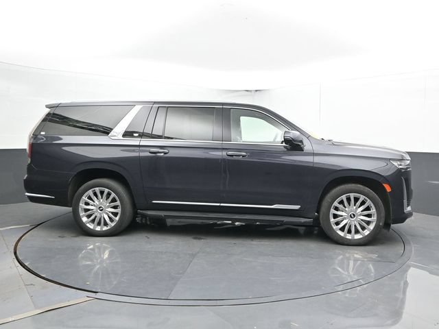 Used 2023 Cadillac Escalade ESV Premium Luxury AWD/4WD image 4